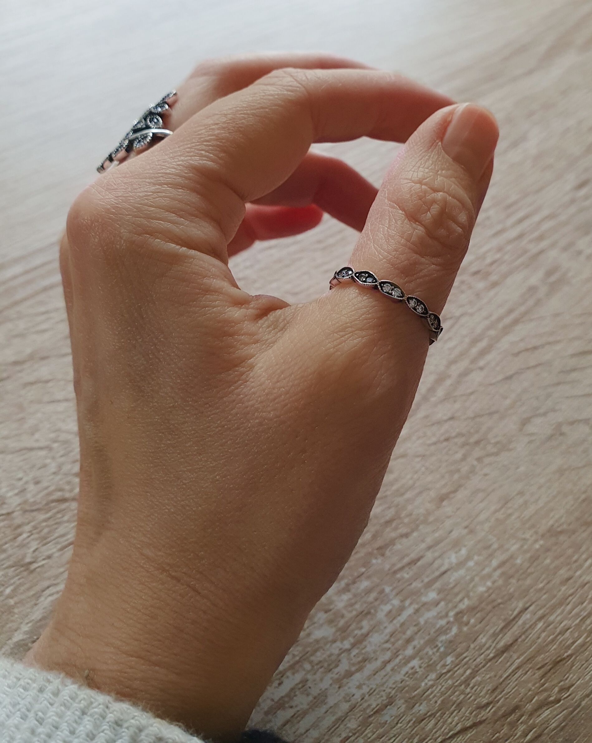 Rhodinierter Marquise-Ring mit Zirkonia