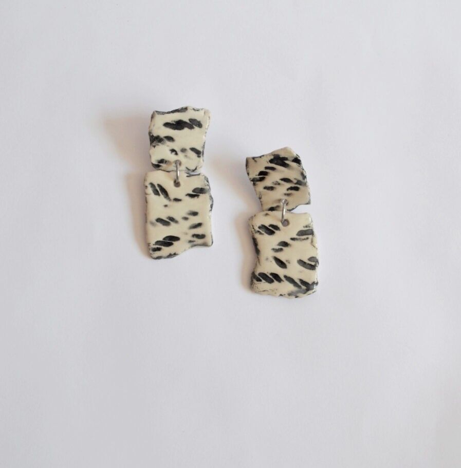 Juana schwarz-weiße leichte Keramikohrringe