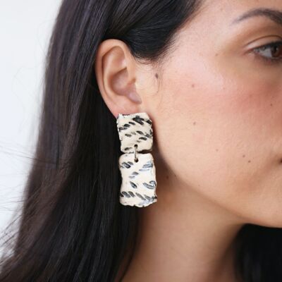 Juana black and white light ceramic earrings