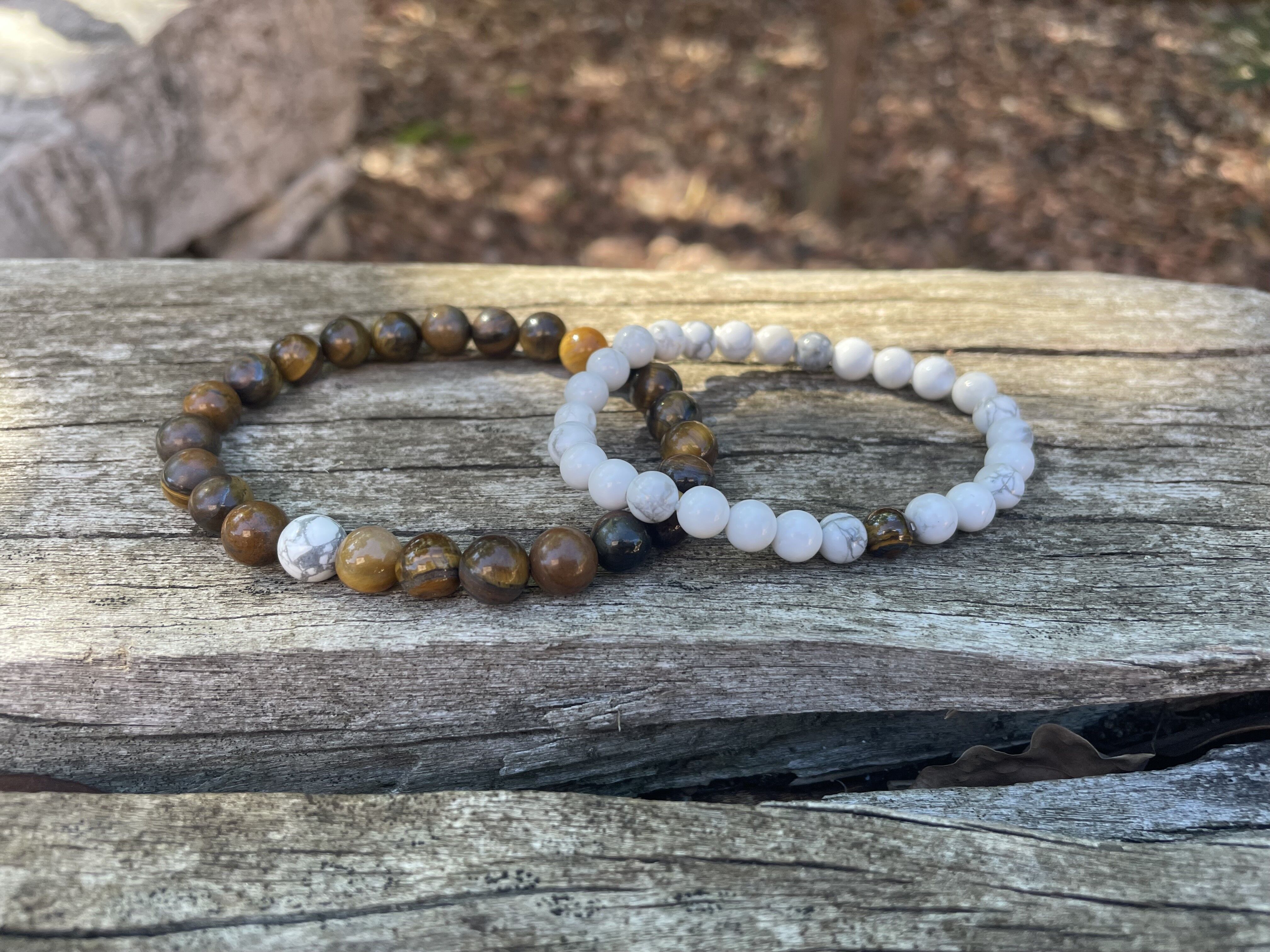 Bracciali elastici distanziatori e coppia in Howlite bianca e Occhio di Tigre