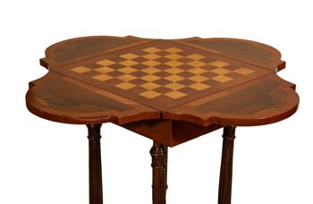 Table De Jeu En Bois Avec Dessus En Damier 3