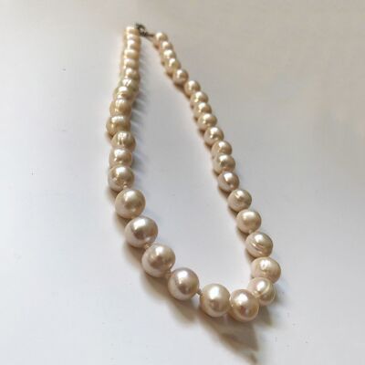 Freshwater pearl necklace