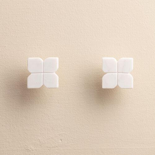 Amara White Marble Clover Drawer Knobs