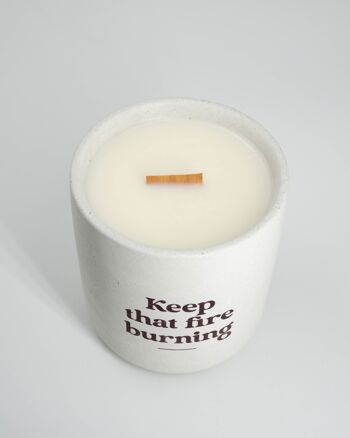 Bougie parfumée artisanale en béton "Keep that fire burning" Blanc 2