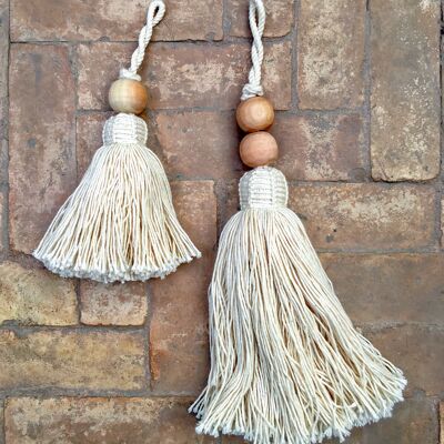 Pompon en coton avec perles en bois