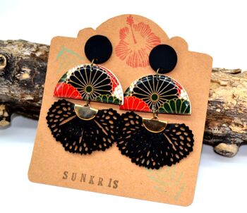 Boucles d'oreilles résine et papier motif japonais fleurs rouge vert blanc noir 1