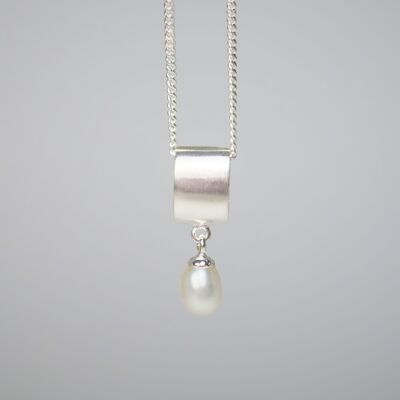 925 silver pendant with a freshwater cultured pearl