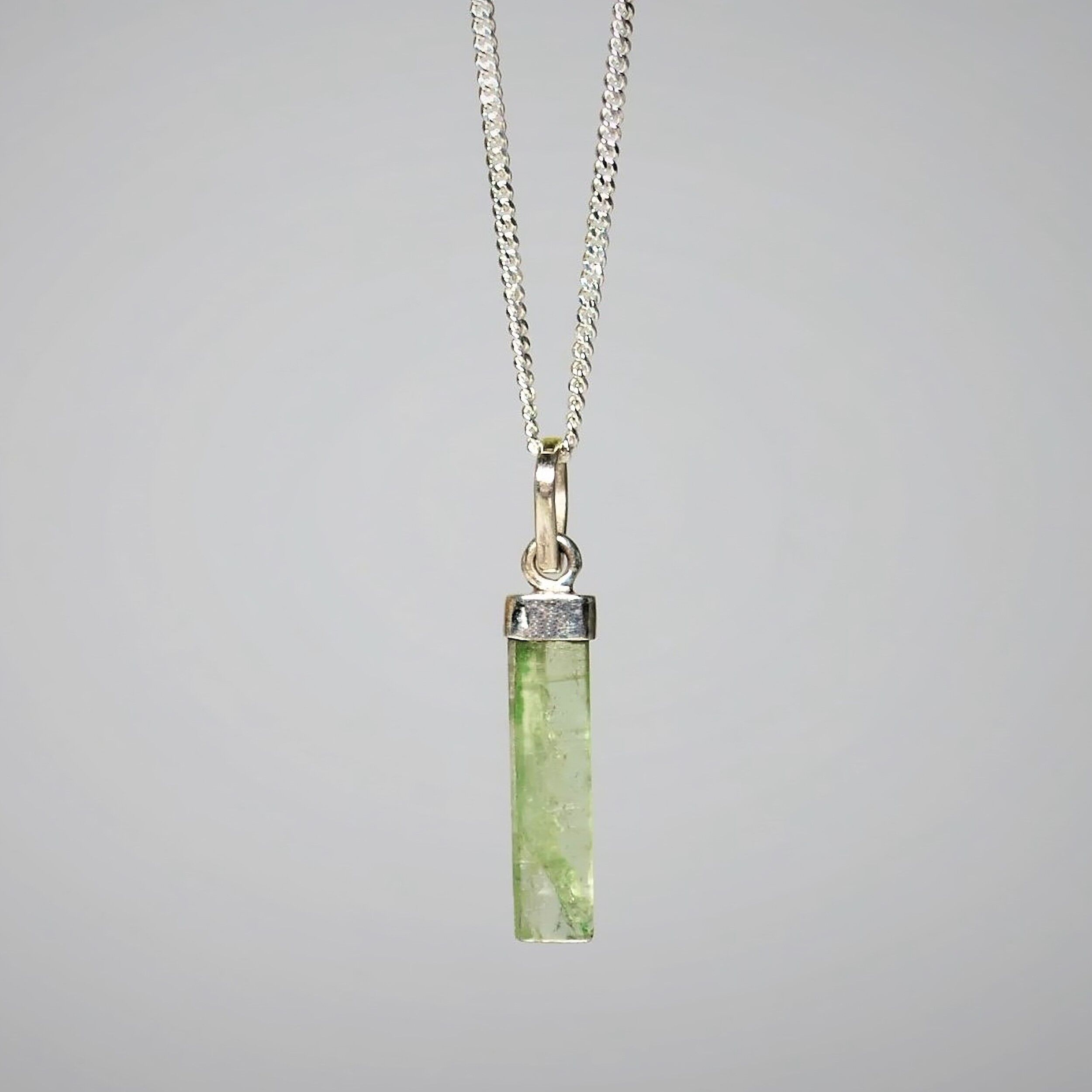 Ciondolo in Argento con Cianite Verde