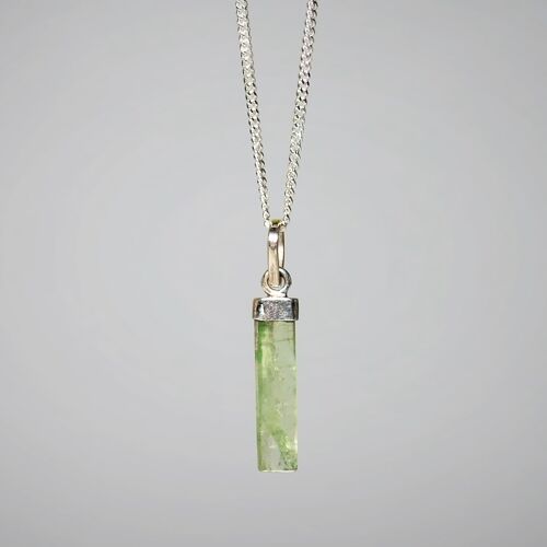 Edelsteinanhänger aus Silber mit Green Kyanite