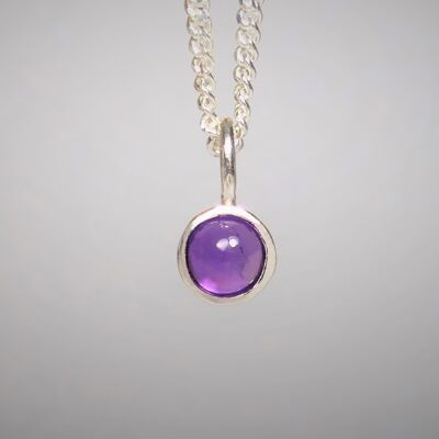Dainty pendant made of 925 silver and amethyst