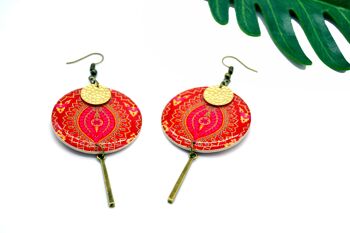 Boucles d'oreilles résine ethniques indiennes rouge, doré, motifs paisley 3