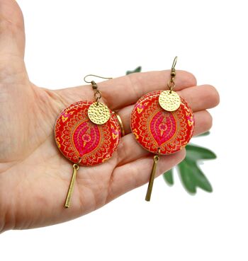 Boucles d'oreilles résine ethniques indiennes rouge, doré, motifs paisley 5