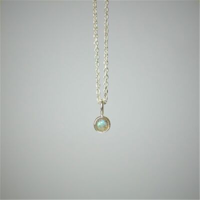 Dainty pendant with silver and labradorite