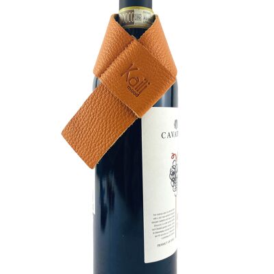 K0010LB | Drip Saver for Bottle Made in Italy in Genuine Full Grain Leather, Dollar Grain - Orange Color. Dimensions: 27 x 4 x 0.5 cm. Packaging: rigid bottom/lid Gift Box