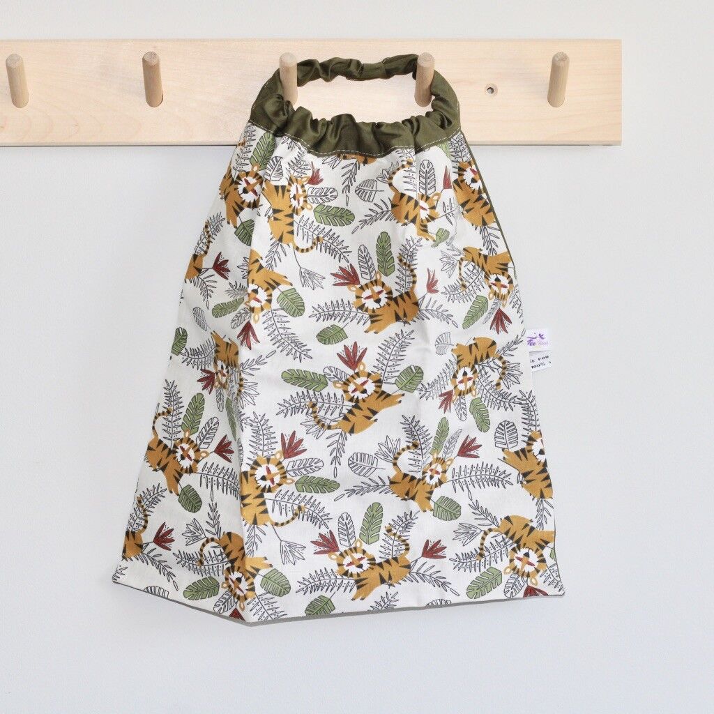 Elastic bib towel - tiger