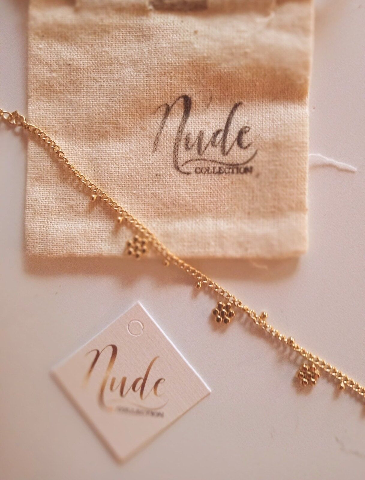 Bracciale in acciaio a tema fiore