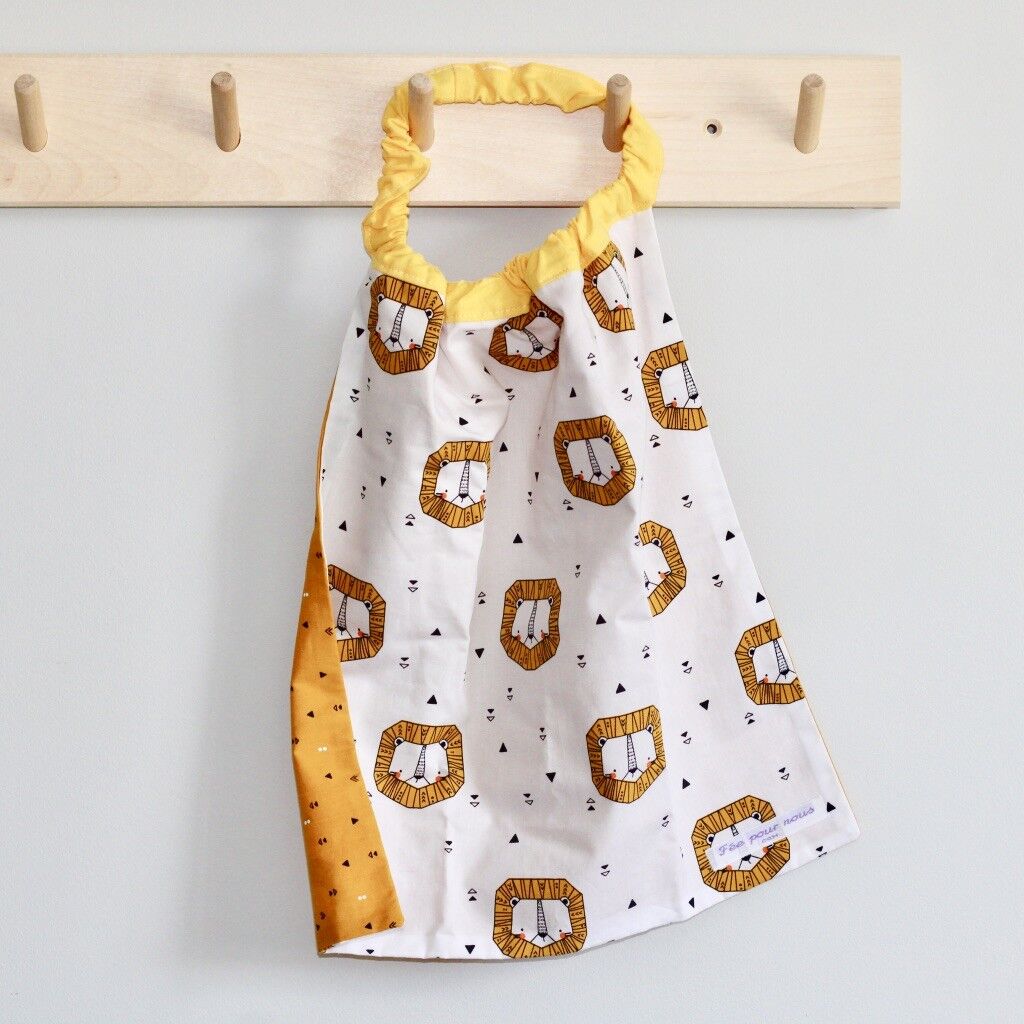 Elastic bib towel - lions