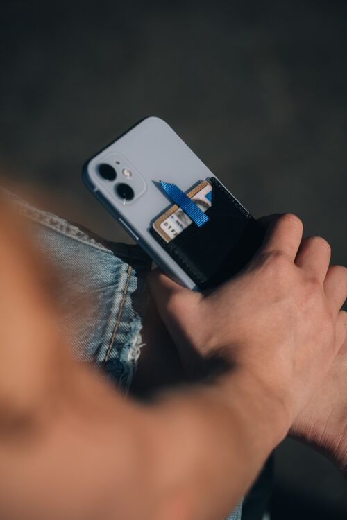 Porte-cartes en cuir sur smartphone - Cardiem Cuir languette bleue