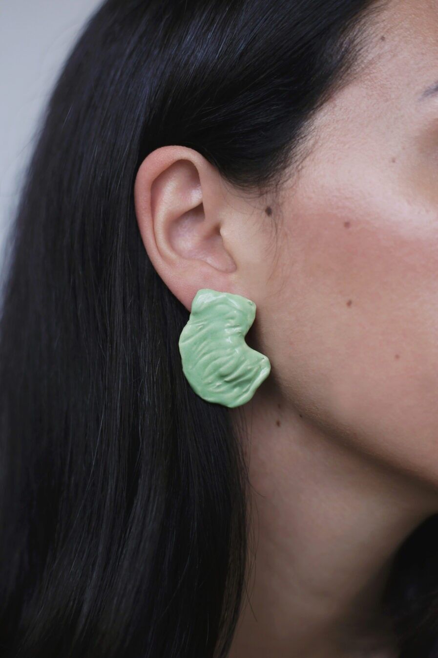 Orecchini in ceramica leggera verde Leandra