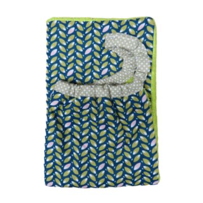 Canteen elastic bib towel Small leaves green background