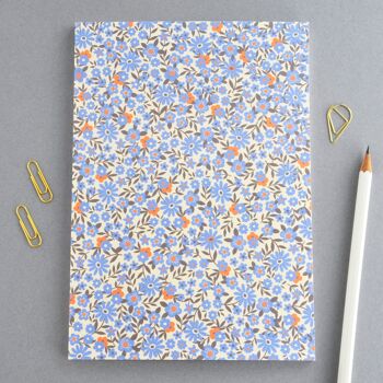 Cadeau de petit cahier à reliure parfaite à fleurs bleues 1
