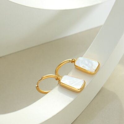 Boucle d'oreille pendante nacre en or