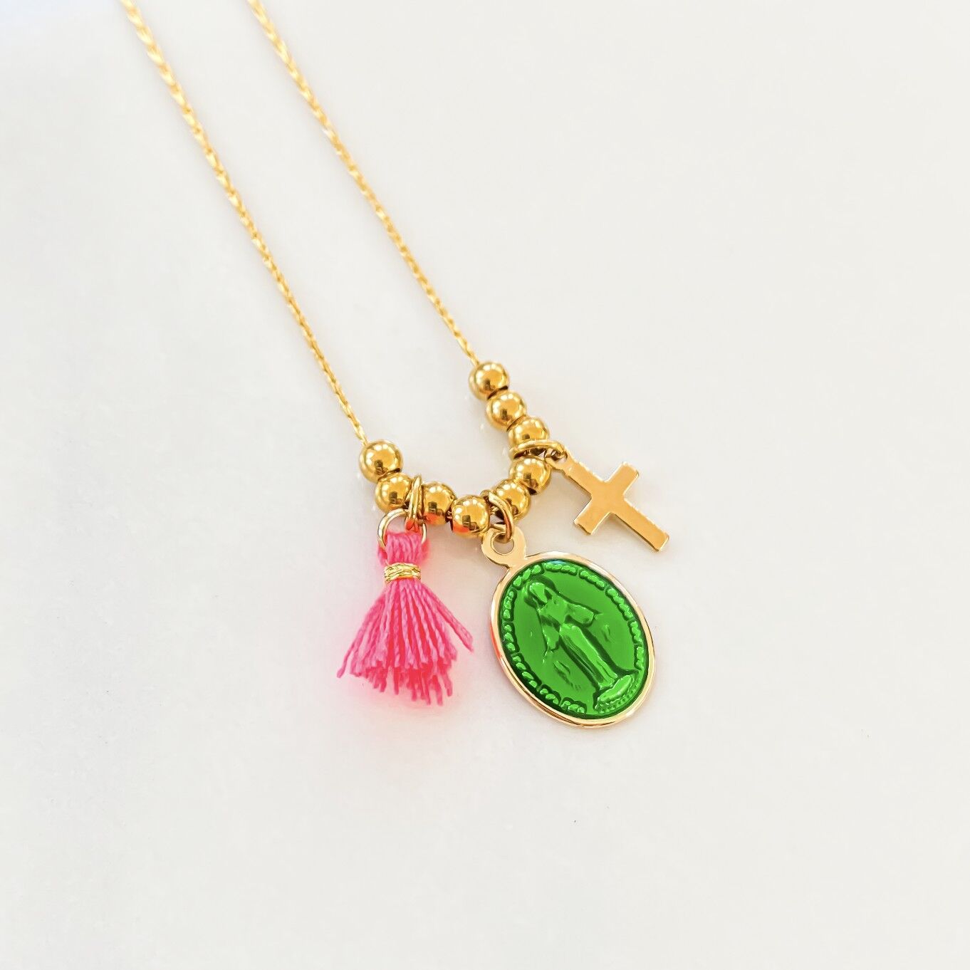 Collar Rainbow Mary Medallas Preciosas Verde