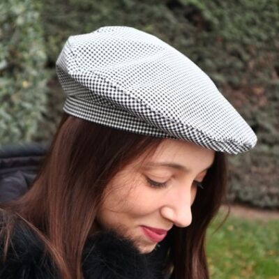 Chic Houndstooth Beret