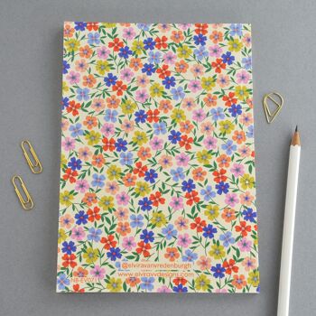 Cadeau de cahier relié parfait floral coloré 2