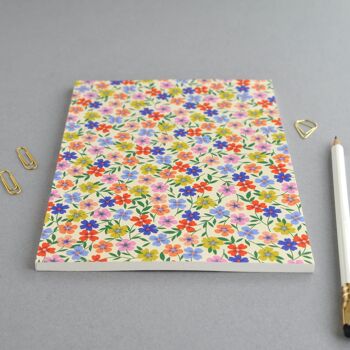 Cadeau de cahier relié parfait floral coloré 3