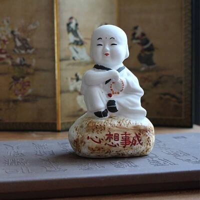 Figura de porcelana monje
