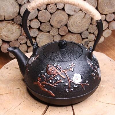 Decorated black cast iron teapot 1300 ml