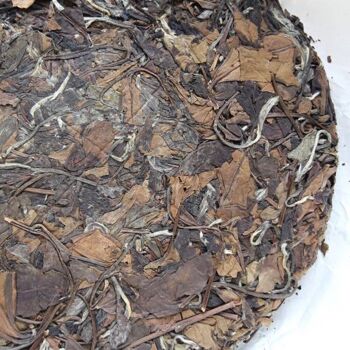 Gâteau au thé blanc Lao Bai Cha 2015 350g 1