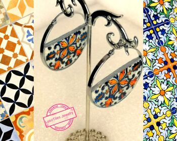 Boucles d'oreilles créoles avec demi-cercle réplique tuile portugaise. Boucles d'oreilles créoles au design exclusif par Luso Tiles Jewelry. 2
