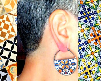 Boucles d'oreilles créoles avec demi-cercle réplique tuile portugaise. Boucles d'oreilles créoles au design exclusif par Luso Tiles Jewelry. 3