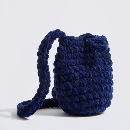 “Elise Velvet” phone pouch blue