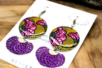 boucles d'oreilles africaine imprimé wax bijoux résiné motif fleur violet jaune avec pompon 2