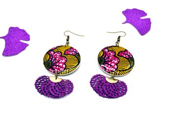 boucles d'oreilles africaine imprimé wax bijoux résiné motif fleur violet jaune avec pompon 3