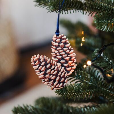 Decorazione natalizia ad acquerello in legno sostenibile a pigna