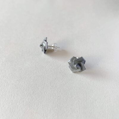 .Grey Flower Silver Earrings.