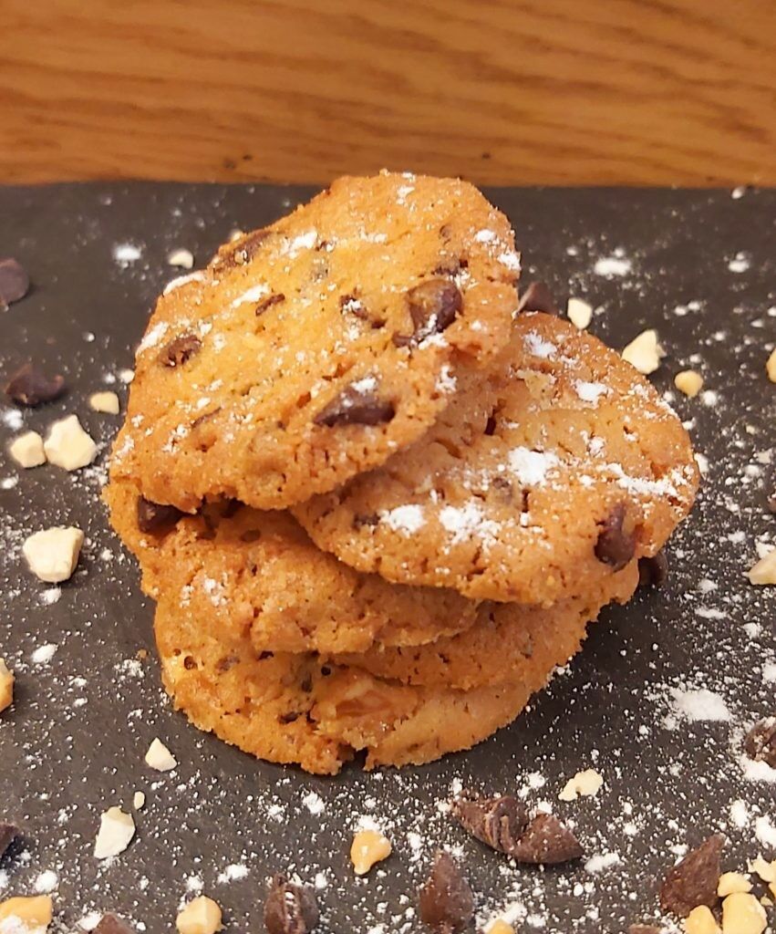 Big box 2 kg di biscotti al cioccolato al torrone