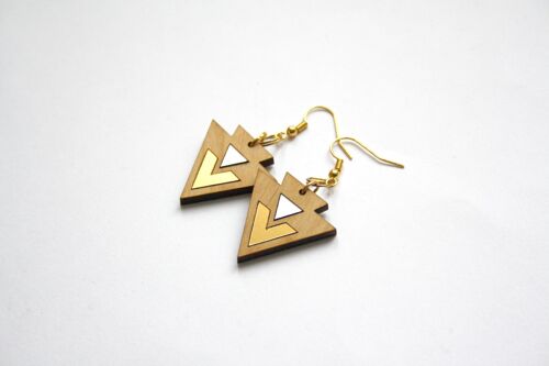 Boucles d’oreilles art déco en bois, motifs géométriques chevrons dorés et triangles argentés, attache dorée