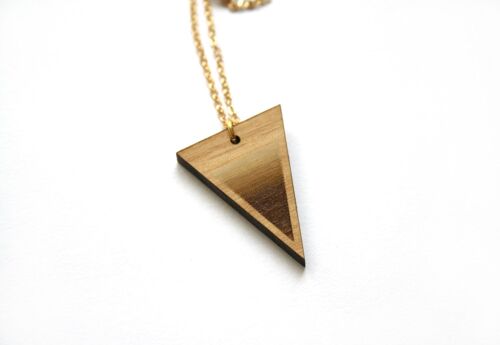 Sautoir triangle marron dégradé en bois, chaîne dorée