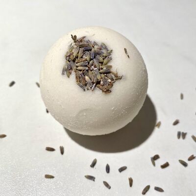 Foaming bath bomb with flowers #lavender