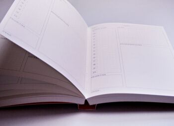 Swirls No.2 Undated Daily Planner Book - par The Completist 7