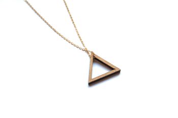 Sautoir triangle ajouré en bois, style minimaliste, chaîne dorée 2