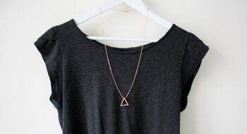 Sautoir triangle ajouré en bois, style minimaliste, chaîne dorée 5