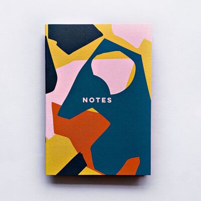 Cuaderno extraplano rosa con formas recortadas