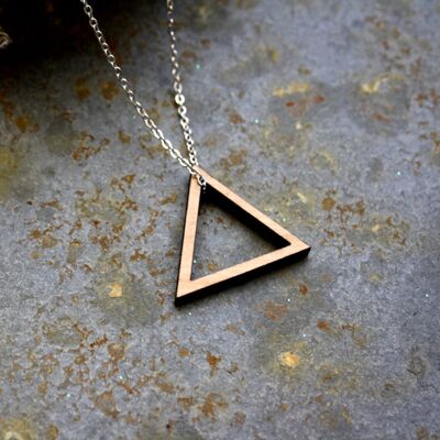 Collana lunga triangolo traforato in legno, stile minimalista, catena in argento