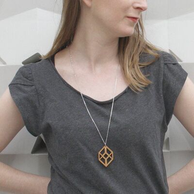 Sautoir géométrique, collier cube ajouré en bois, chaîne argentée